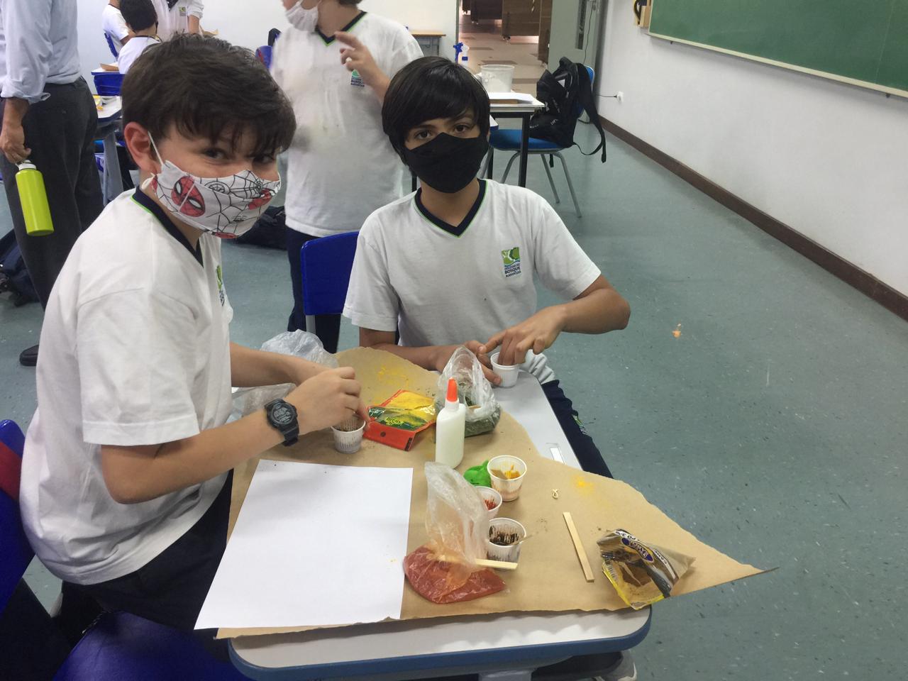 6º ano cria tintas com recursos naturais