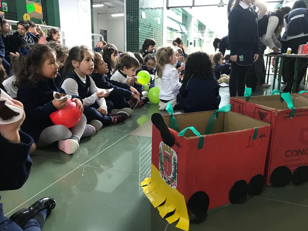 Do Infantil I ao Infantil V, muita festa depois de uma semana estudando os símbolos de Curitiba