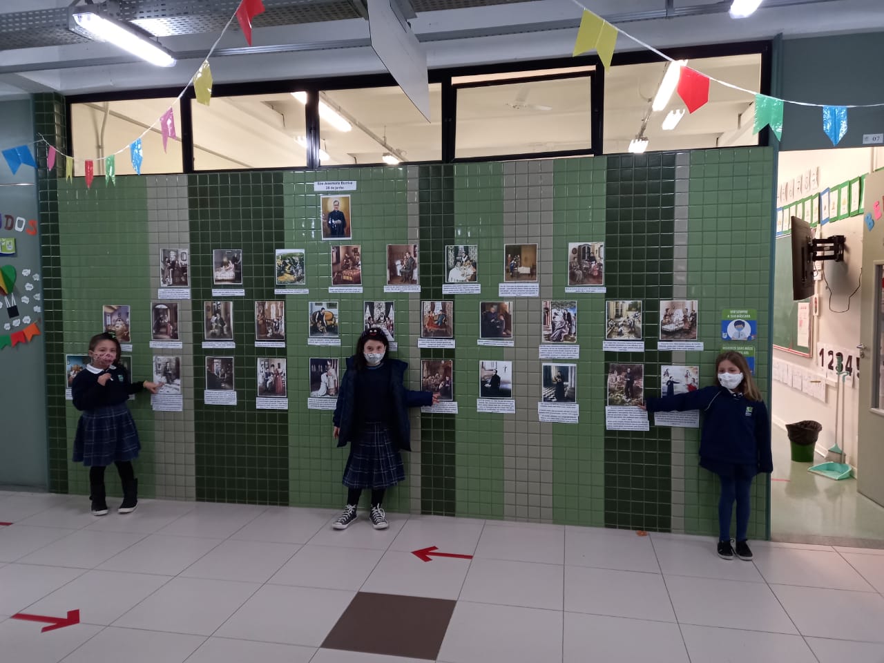 Turma do 1º ano contou a vida de São Josemaría Escrivá para amigos do 2º ano e do Infantil V
