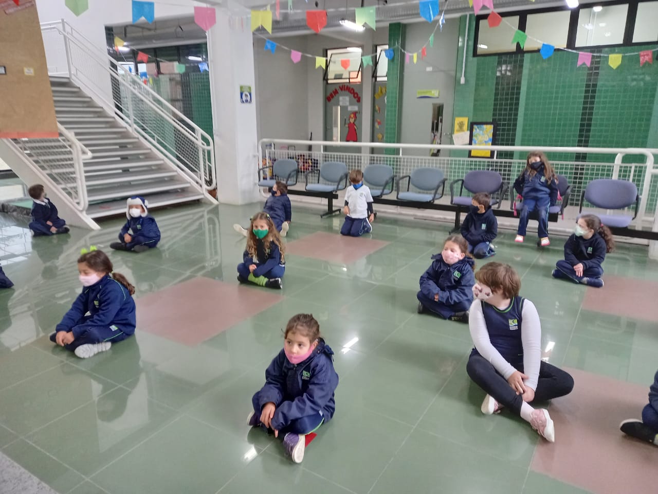 Turma do 1º ano contou a vida de São Josemaría Escrivá para amigos do 2º ano e do Infantil V