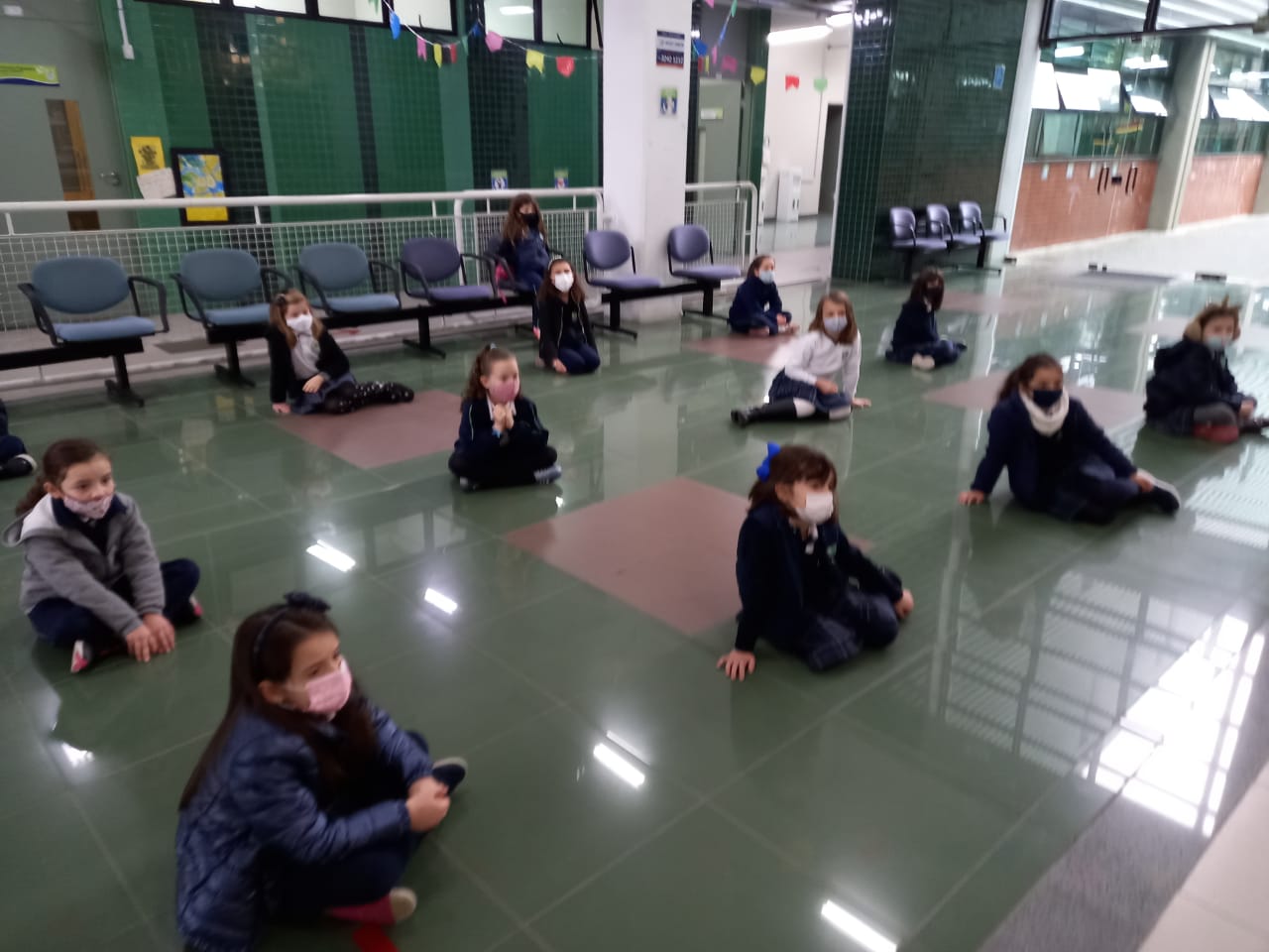 Turma do 1º ano contou a vida de São Josemaría Escrivá para amigos do 2º ano e do Infantil V