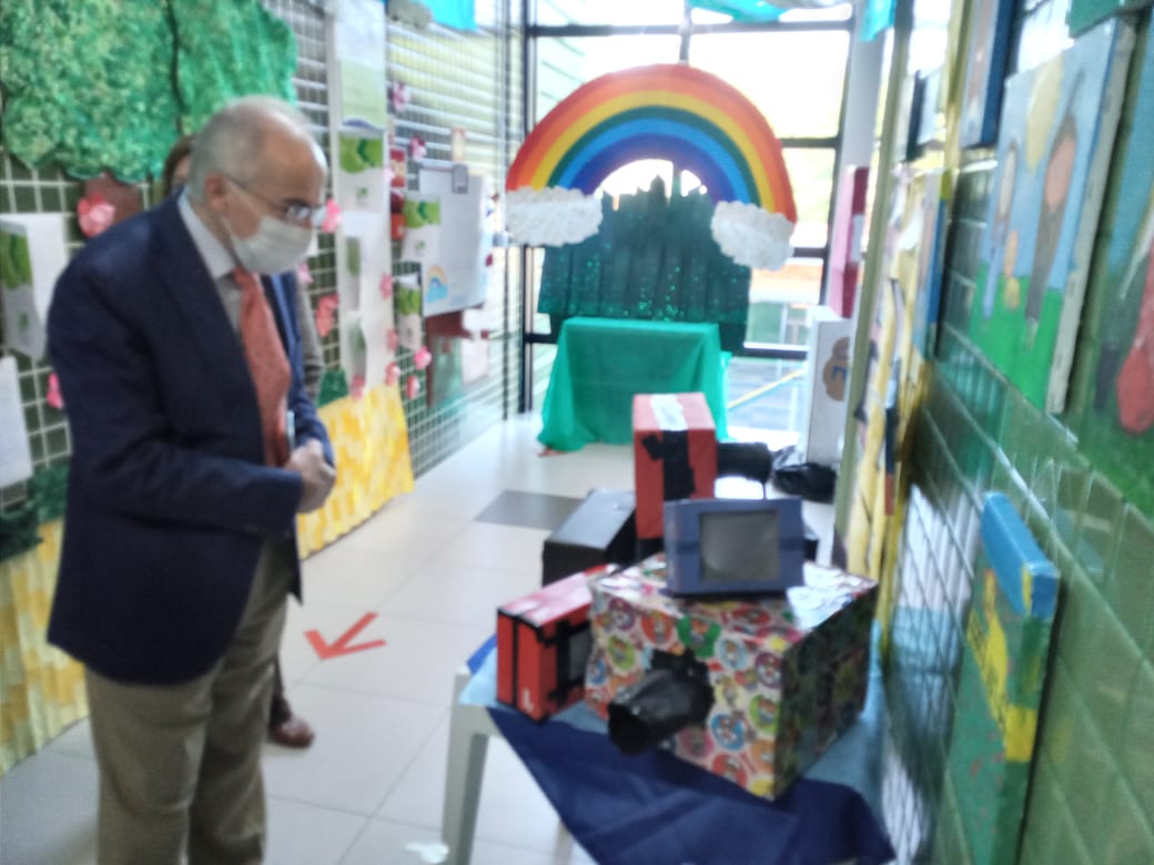 Eles foram ao colégio um dia antes de darem palestra no Seminário Internacional Família e Educação