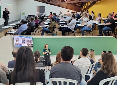 Curso Pilares do projeto educativo reúne novas famílias